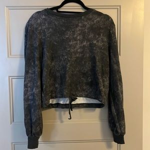 (Make a reasonable offer and it’s yours) 
Casual cropped pullover from Zella.